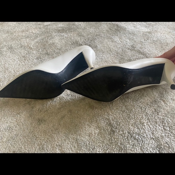 Zara white pointed toe booties - Picture 2 of 5